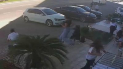 Edinilen bilgilere göre, bir iş yerinin önünde henüz bilinmeyen bir