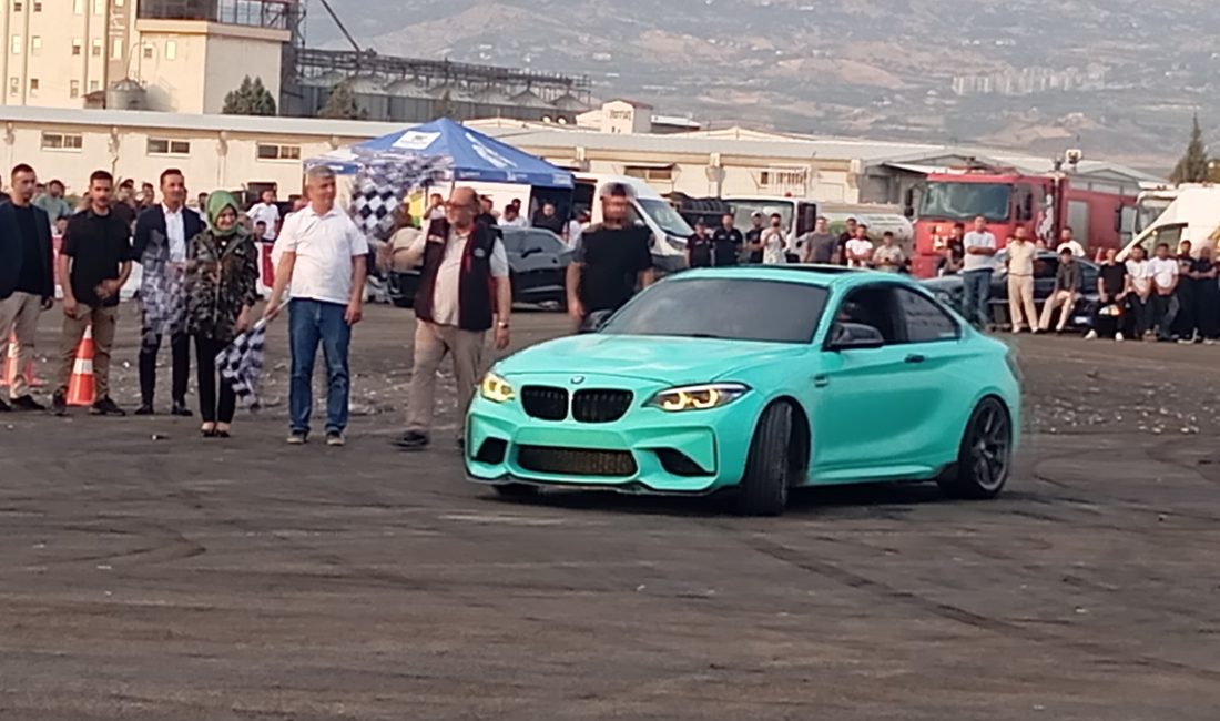 Kahramanmaraş’ta Drift Pisti Hizmete Açıldı Açılış programında konuşan Belediye Başkanı Mehmet Akpınar, gençlerin taleplerini önemsediklerini