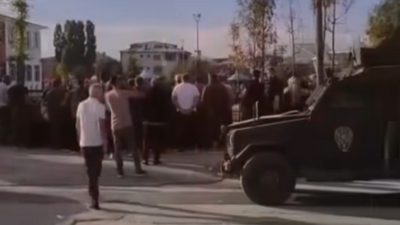 Van’ın Tuşba ilçesindeki Ponatoğlu İlk ve Ortaokulu’nda sabah saatlerinde yaşanan