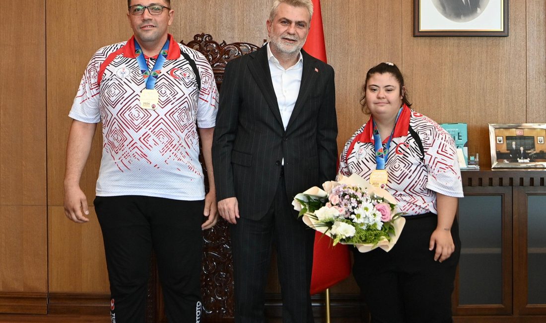 Başkan Görgel, Judo Dünya Şampiyonu Zeynep Sude’yi Misafir Etti Kahramanmaraş Büyükşehir Belediye Başkanı Fırat Görgel, İsveç’te gerçekleştirilen 2026 Judown