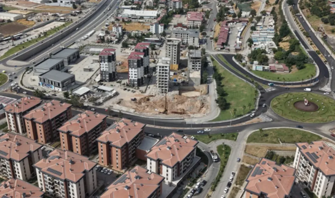 Altyapı çalışmaları ve ağır tonajlı araçların geçişinden dolayı deforme olan