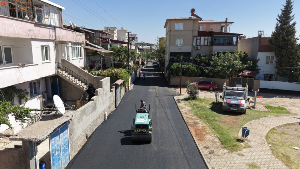Büyükşehir Belediyesi, asfalt seriminde sona yaklaştığı Dulkadiroğlu Aslanbey Mahallesi’nde son