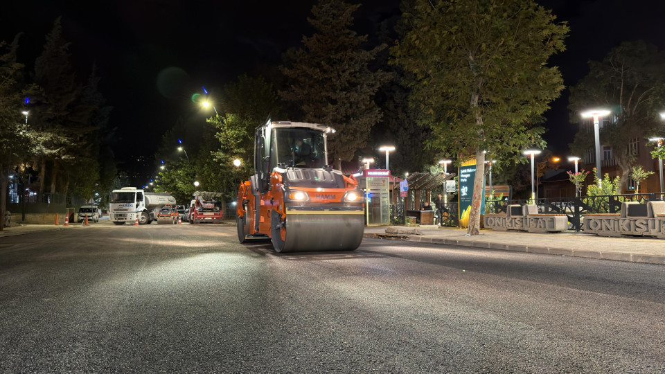 Kahramanmaraş Büyükşehir Belediyesi, şehir genelinde sürdürdüğü ulaşım yatırımlarına hız kesmeden