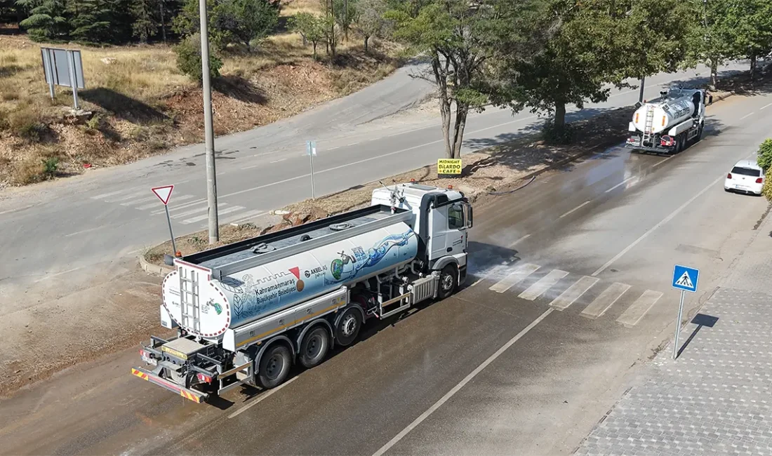 Büyükşehir Ekipleri Afşinbey Caddesi’nde Temizlik Mesaisinde Kuzey İlçeler Dairesi Başkanlığı koordinesinde yürütülen çalışmalar kapsamında Afşinbey Caddesi’nin