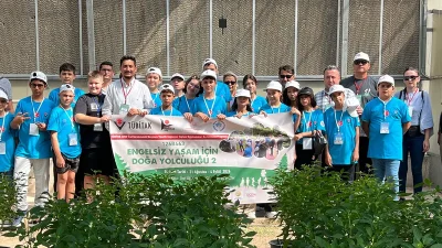 Öğrencilerin doğayla etkileşim içerisinde yaparak ve yaşayarak öğrenmelerini esas alan