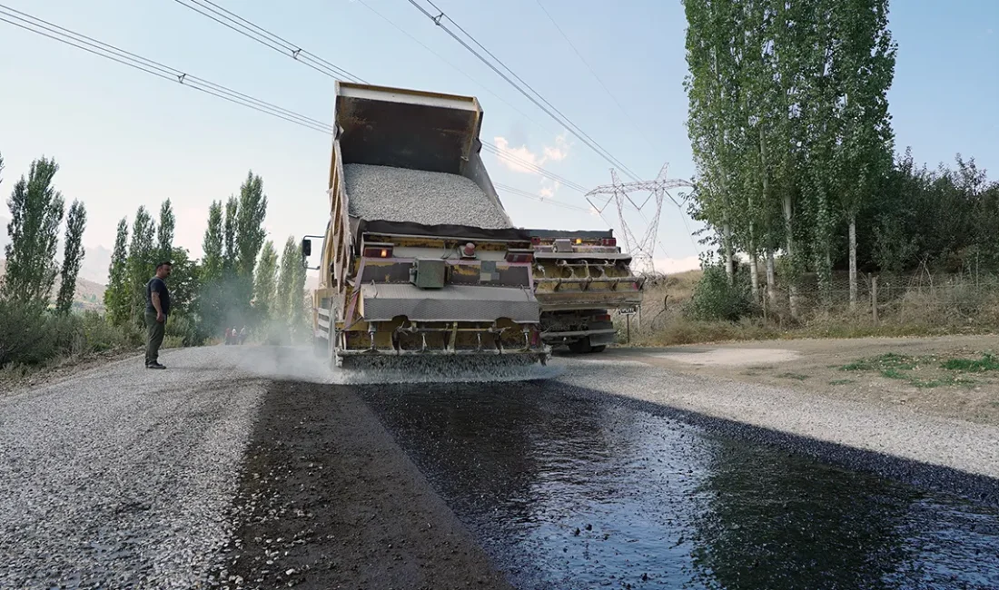 Büyükşehir, Göksun Kırsalındaki 5 Kilometrelik Yolu Yeniliyor 7 metre genişliğe, 5 kilometre uzunluğa sahip olan yol; Tombak,