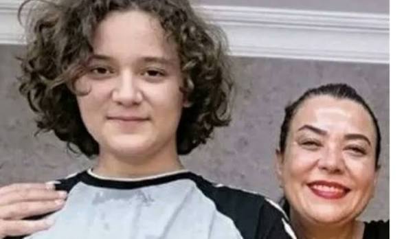 Ayser Çalık Ortaokulu Davasında Yeni Gelişme: Tahliye Edilen Anne İçin Yeniden Yakalama Kararı Tahliye kararının ardından hayatını kaybedenlerin aileleri ve yakınları adliye önünde