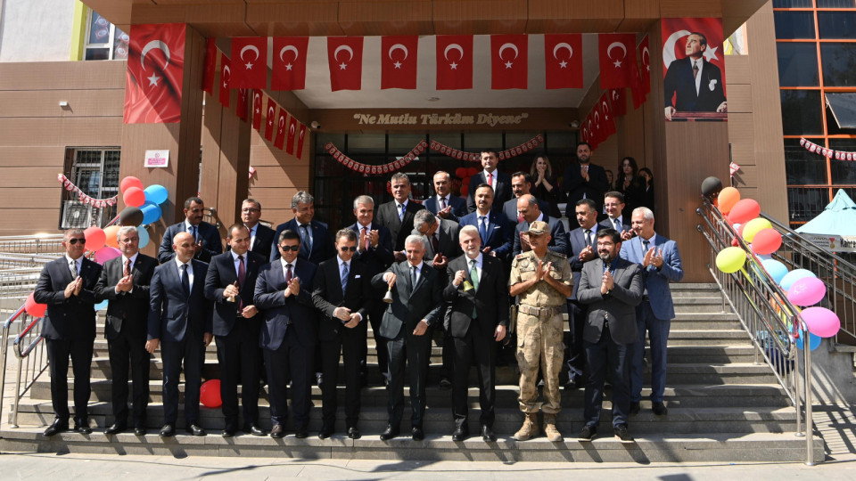 Başkan Görgel, “Yeni Eğitim Öğretim Yılı Hayırlı Olsun Büyükşehir Belediye Başkanı Fırat Görgel, “Yeni bir eğitim öğretim yılına;