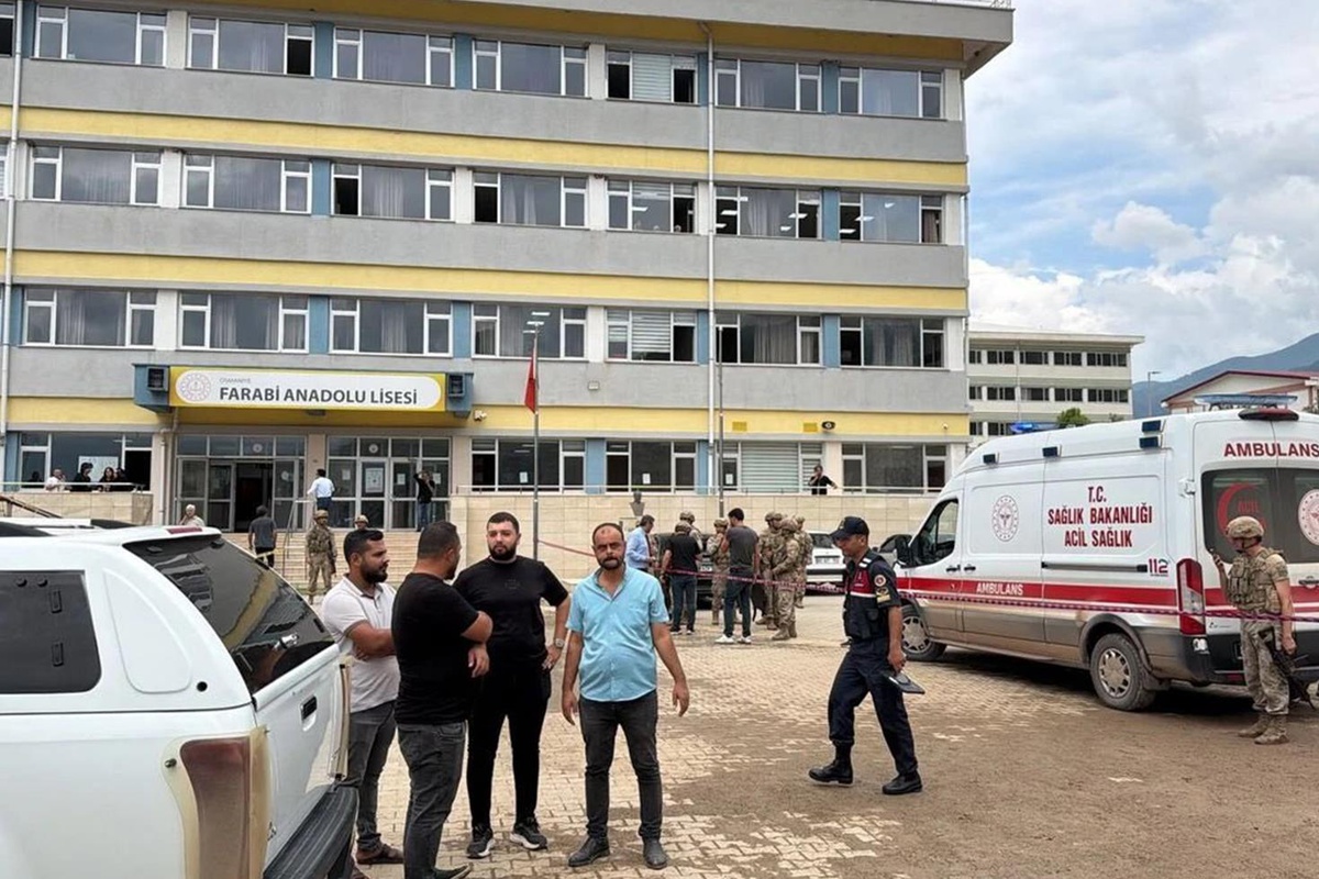 osmaniyede ogretmene okul bahcesinde silahli dfff amp