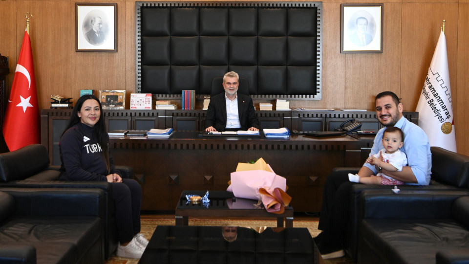 Başkan Görgel, Kahramanmaraşlı Milli Şampiyon Atıcı Safiye Temizdemir’i Ağırladı Kahramanmaraş Büyükşehir Belediye Başkanı Fırat Görgel, İtalya’nın Taranto kentinde düzenlenen