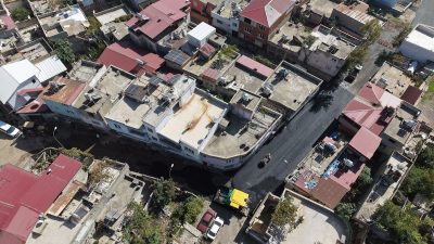 Büyükşehir Belediyesi, şehir genelinde başlattığı asfalt seferberliğini genişleterek sürdürüyor. Vatandaşlara