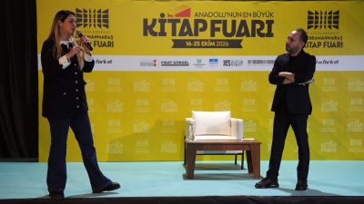 Fulya Öztürk ve Türker Akıncı Kitap Fuarında Sevenleriyle Buluştu 11.