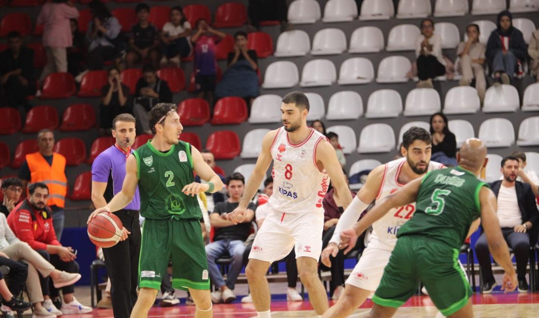 Merkez 1 Spor Salonu'nda saat 18.00'de başlayan karşılaşmada ev sahibi