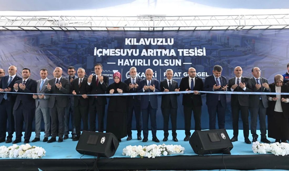 Açılış programında tesis hakkında bilgi verilirken, Kılavuzlu Barajı gövdesinden alınan