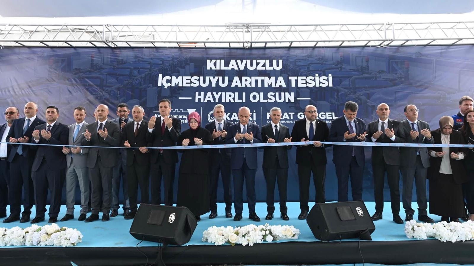 Kılavuzlu İçme Suyu Arıtma Tesisi Hizmete Açıldı Açılış programında tesis hakkında bilgi verilirken, Kılavuzlu Barajı gövdesinden alınan