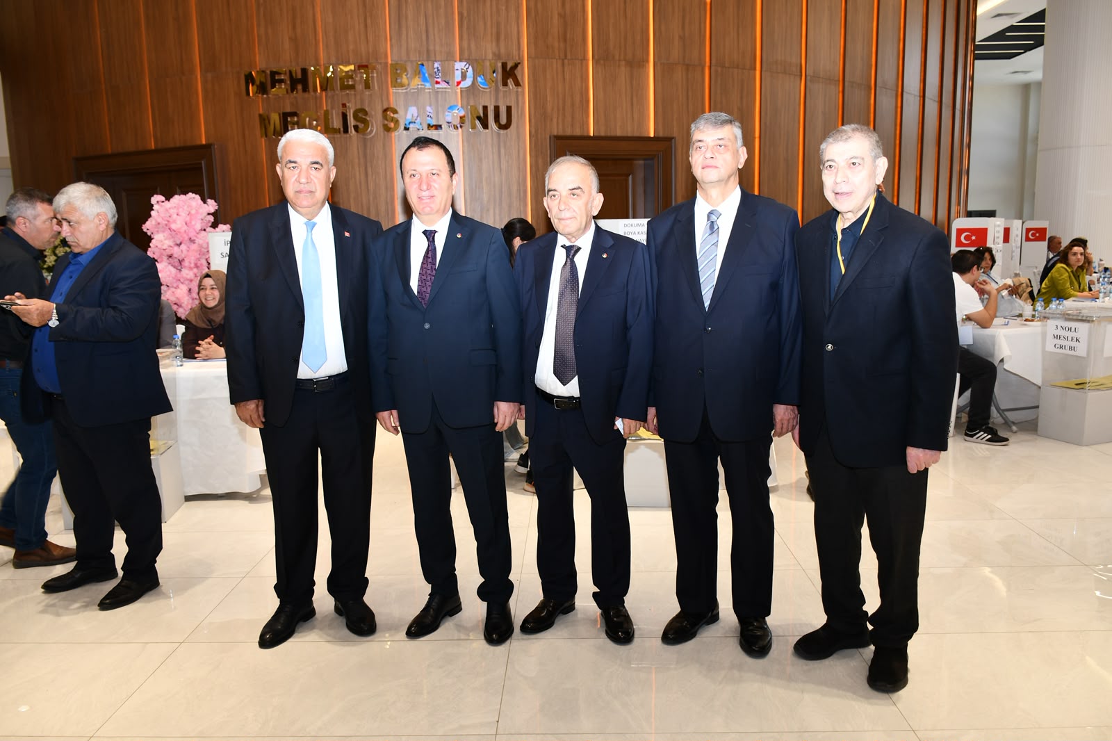 KMTSO’da Seçim Heyecanı Başladı! İş Dünyası Sandık Başında Seçim sürecinde üyeler oylarını kullanırken, oda organlarının yeni dönemdeki yapılanması