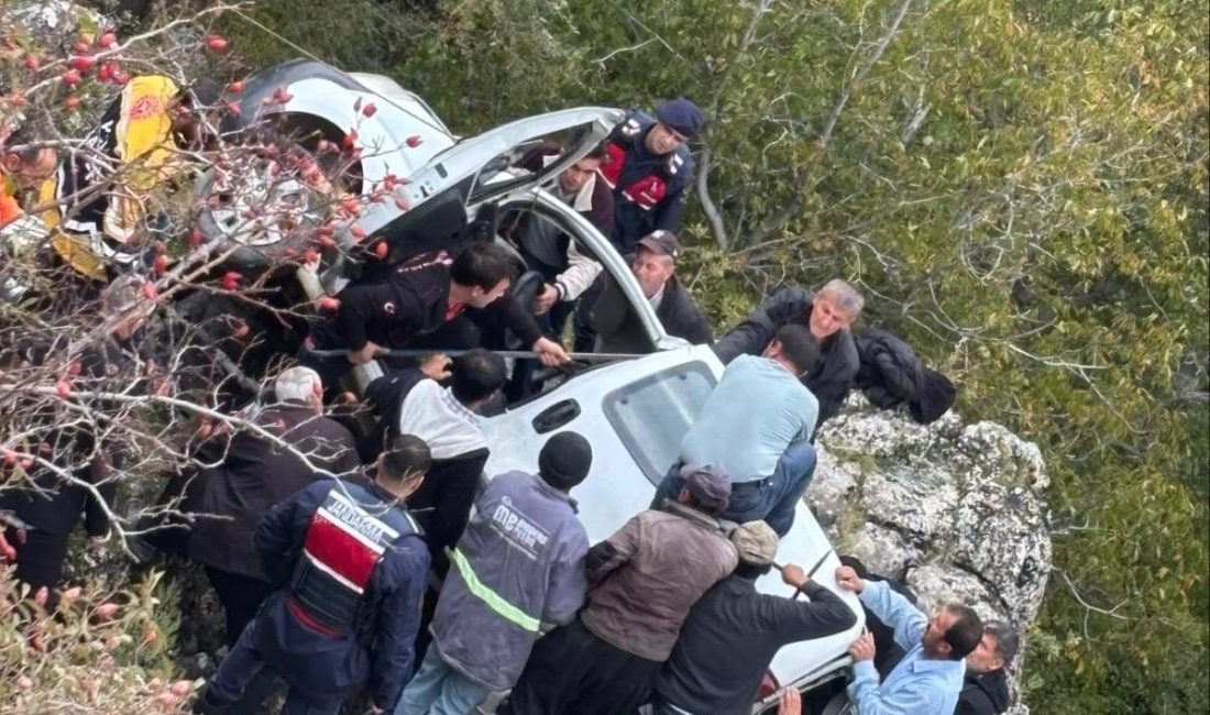 Kahramanmaraş’ta trafik kazası: 1 yaralı Kaza, Küçükcerit Mahallesi Aksu Gözü yolu üzerinde meydana geldi. Edinilen