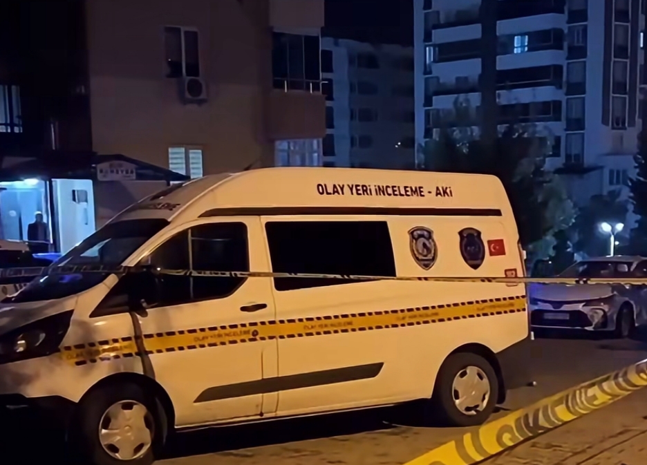 Binevler’de Bıçaklı Kavga: 2 Kişi Yaralandı İhbar üzerine olay yerine sağlık ve polis ekipleri sevk edildi.