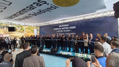 Açılış programında tesis hakkında bilgi verilirken, Kılavuzlu Barajı gövdesinden alınan