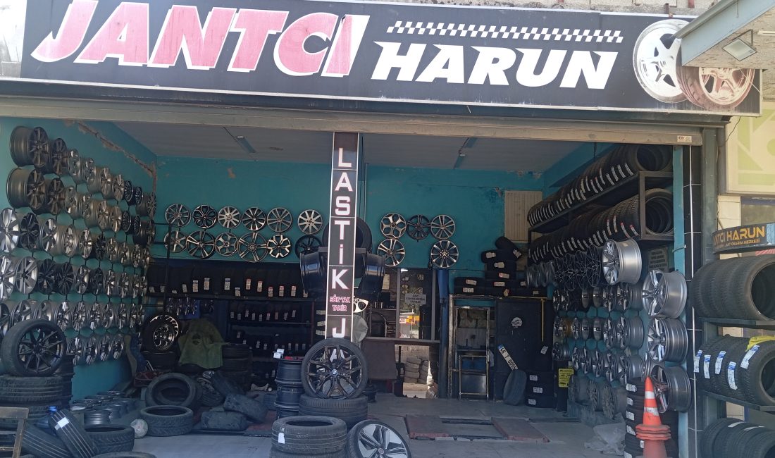 Jantçı Harun’dan Kahramanmaraşlı Sürücülere Kış Uyarısı Hava sıcaklıklarının düşmesiyle birlikte yağışlı, kaygan ve buzlanma riski bulunan