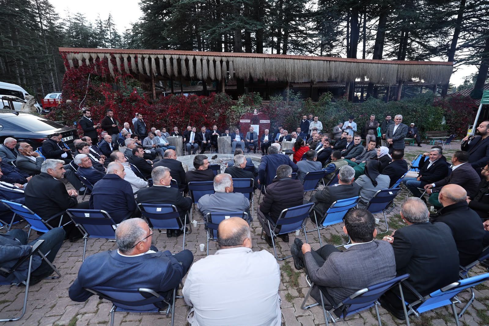 Konuşmasına muhtarları sevgi ve saygıyla selamlayarak başlayan Onikişubat Belediye Başkanı