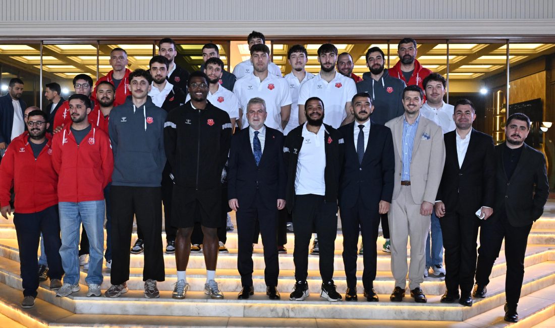 Başkan Görgel, “Basketbol Takımımız Şehrimizi En Güzel Şekilde Temsil Ediyor Büyükşehir Belediye Başkanı Fırat Görgel, Türkiye Sigorta Türkiye Basketbol Ligi’nde