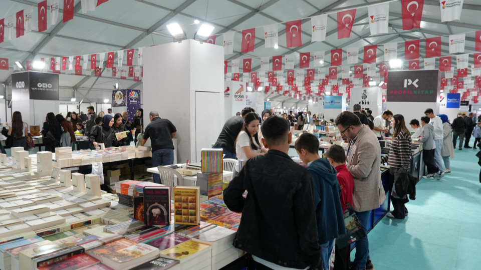 Anadolu’nun En Büyük Kitap Fuarı İkinci Gününde Doldu Taştı Türkiye’nin ilk ve tek UNESCO Edebiyat Şehri Kahramanmaraş’ta, Büyükşehir Belediyesi