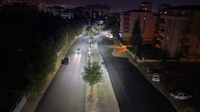 Kahramanmaraş Büyükşehir Belediyesi, şehir genelinde sürdürdüğü asfalt seferberliği kapsamında ulaşım