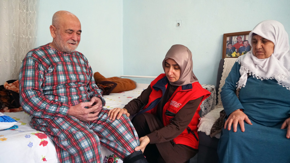 Büyükşehir’den Ulu Çınarların Hayatını Kolaylaştıran Yatırımlarını Artırarak Sürdürüyor Kahramanmaraş Büyükşehir Belediyesi, sosyal belediyecilik ilkeleri doğrultusunda ulu çınarların yaşam